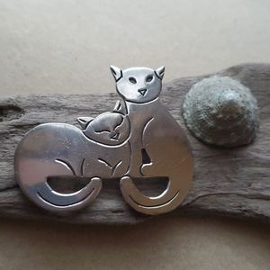 *SOLD* Mexico Sterling Cuddling Kitties Brooch